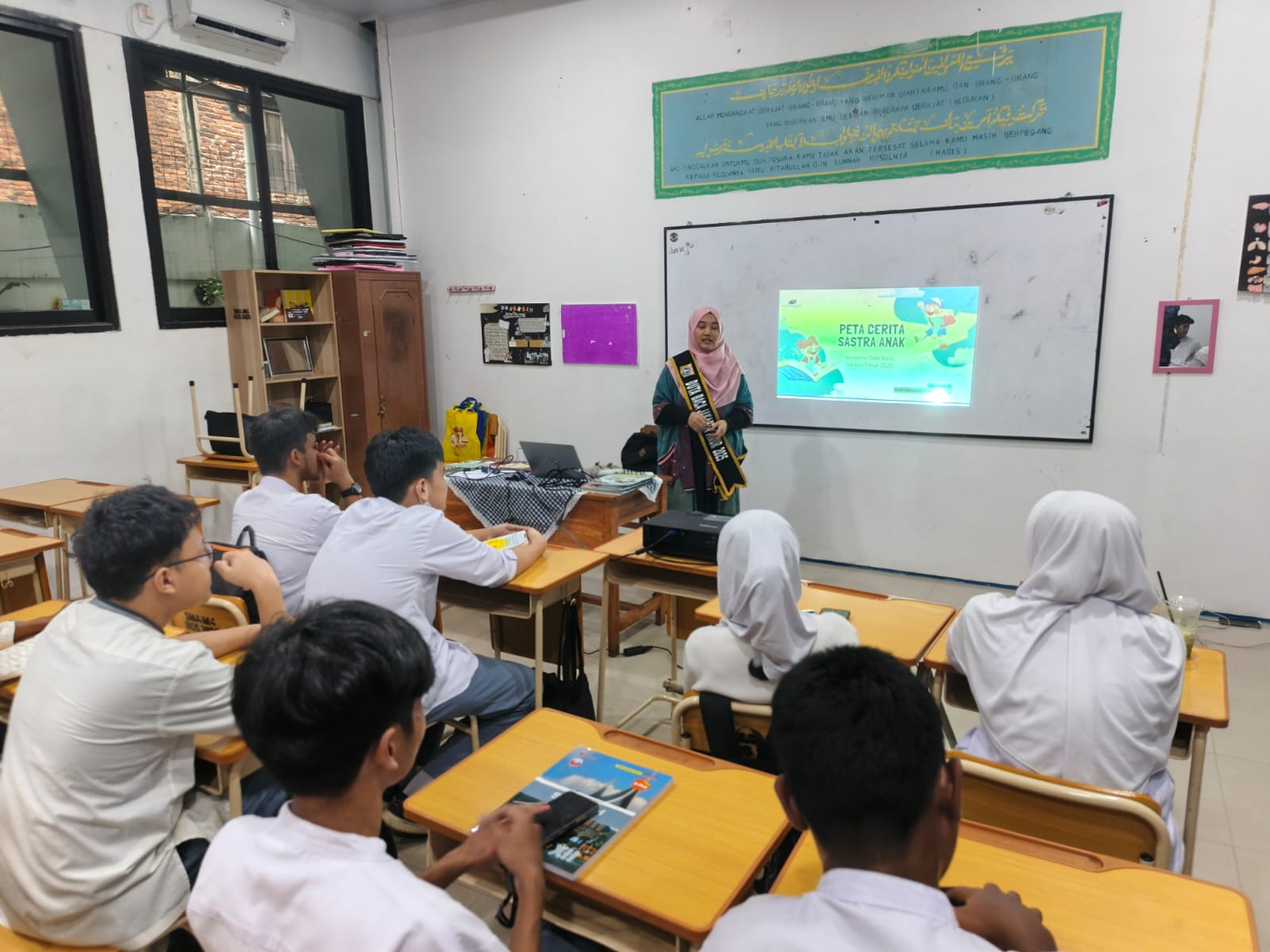 KELANA: Kelas Literasi Dan Narasi :  Peta Cerita Sastra Anak Bersama Duta Baca Jakarta Timur Di SMA Muhammadiyah 4